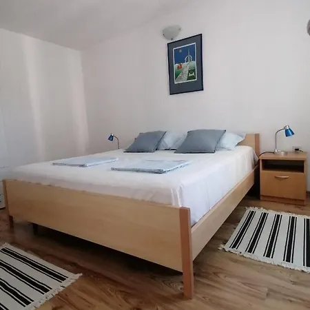 Apartman Nora *