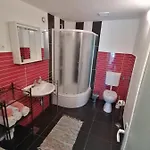 Apartman Nora شقة